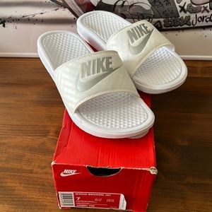 Nike womens benassi slide